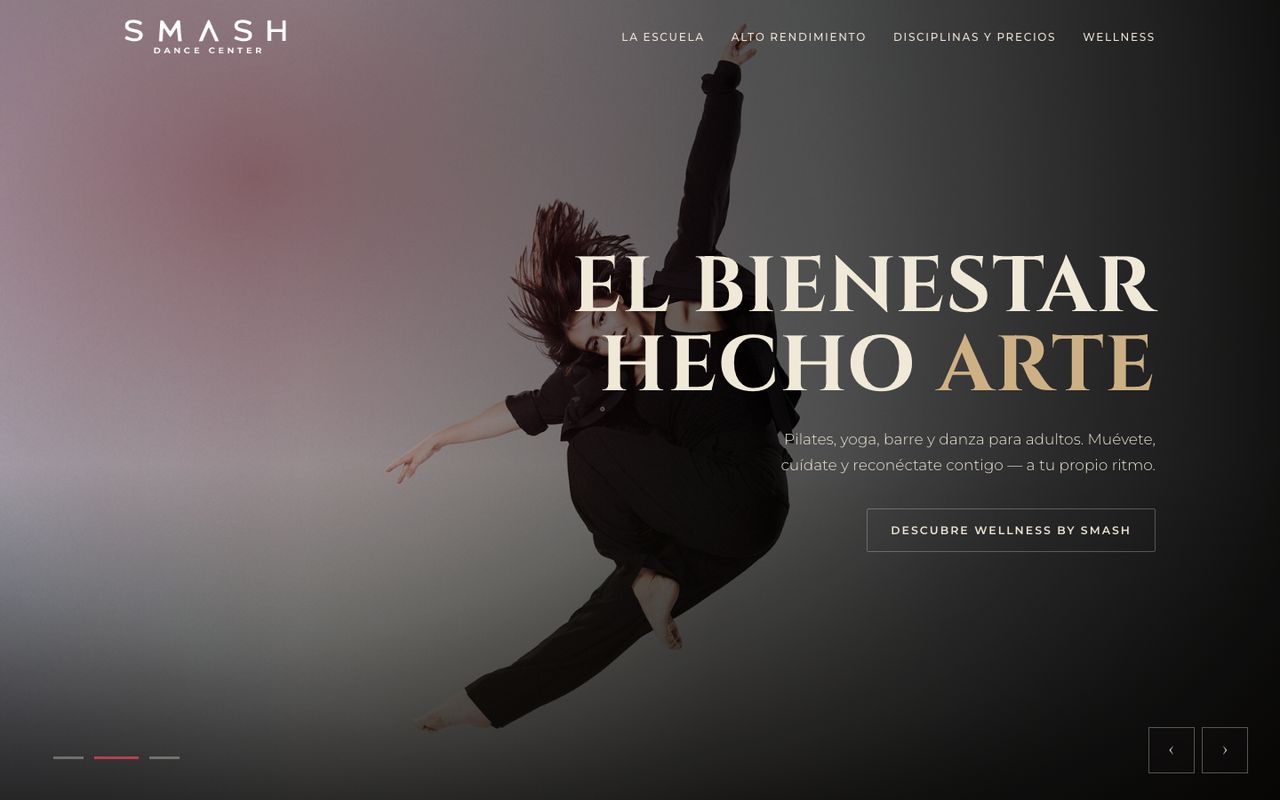 Sitio de Smash Dance Center visto en una laptop
